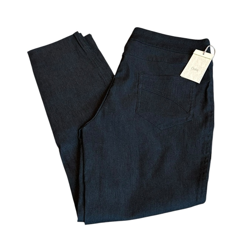 DALIA pull on pants nwt